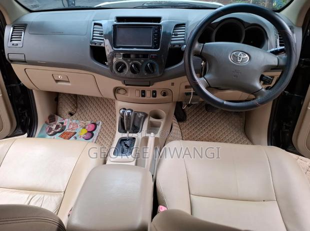Toyota Hilux 2010 Black