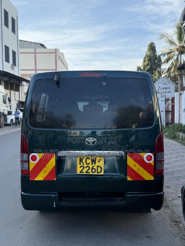 Toyota HiAce SV Premium 2013 Green