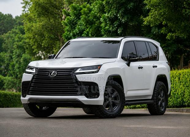 Lexus LX 600 2022 White