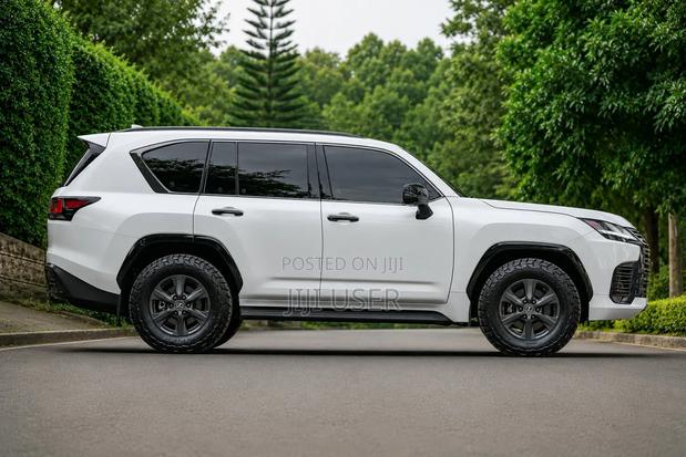 Lexus LX 600 2022 White