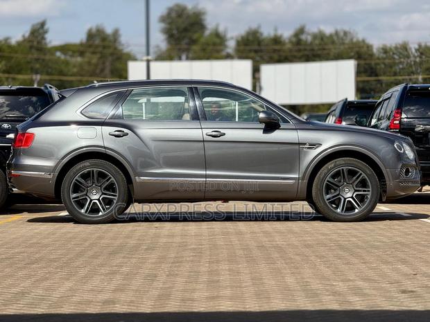 Bentley Bentayga Mulliner AWD 2018