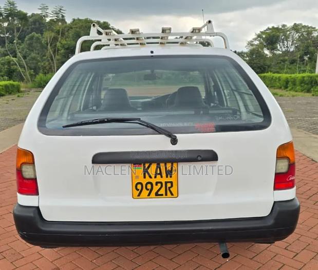 Toyota Corolla 1999 White