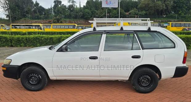 Toyota Corolla 1999 White