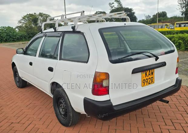 Toyota Corolla 1999 White
