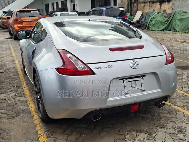 Nissan Fairlady 2019 Silver
