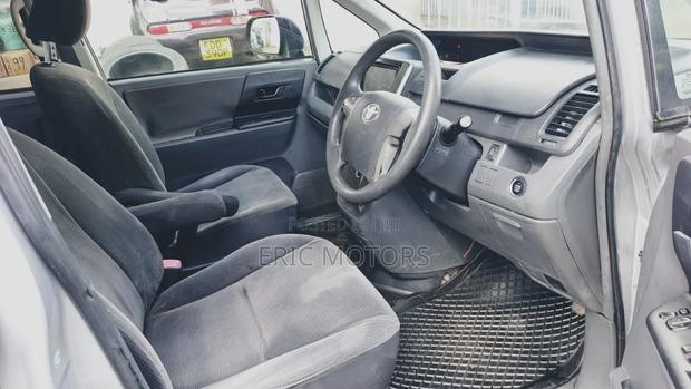 Toyota Noah 2009 Silver