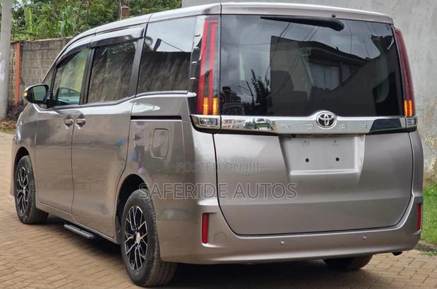 Toyota Noah 2020 Gold