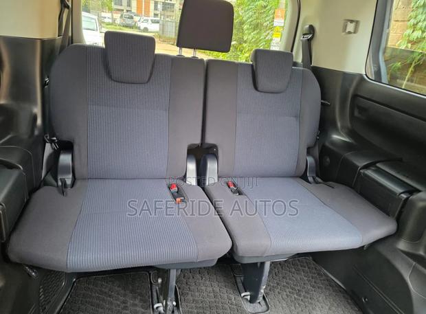 Toyota Noah 2020 Gold