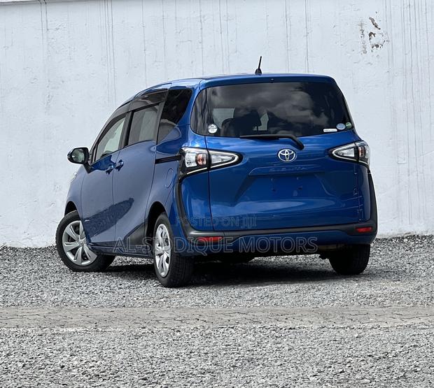 Toyota Sienta 1.5 FWD 2018 Blue