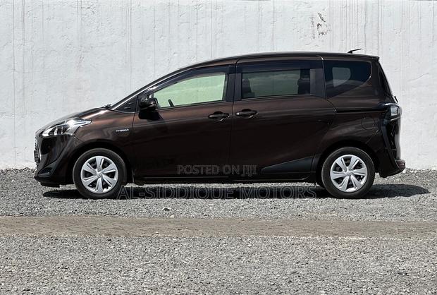 Toyota Sienta 1.5 Hybrid FWD 2019 Brown