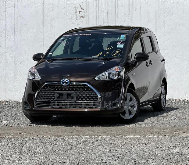 Toyota Sienta 1.5 Hybrid FWD 2019 Brown