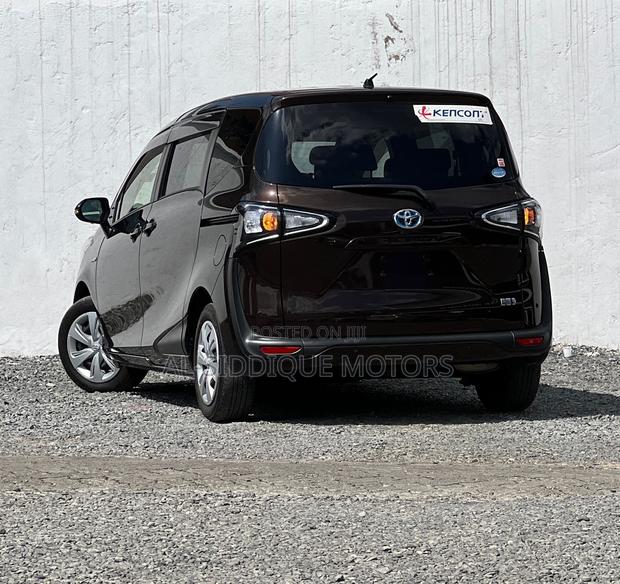 Toyota Sienta 1.5 Hybrid FWD 2019 Brown