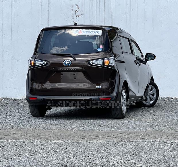 Toyota Sienta 1.5 Hybrid FWD 2019 Brown