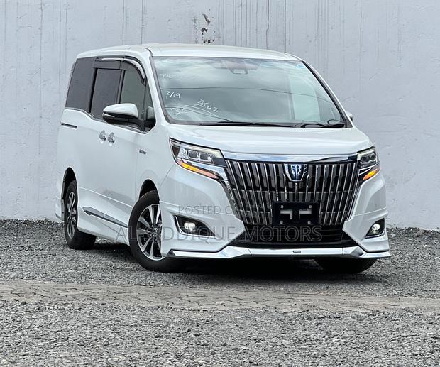 Toyota Esquire 1.8 FWD Hybrid (7 seater) 2019 White