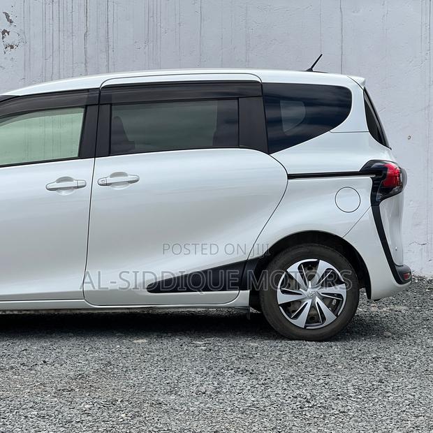 Toyota Sienta 1.5 FWD 2019 White