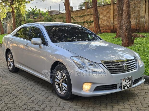 Toyota Crown 2012 Silver
