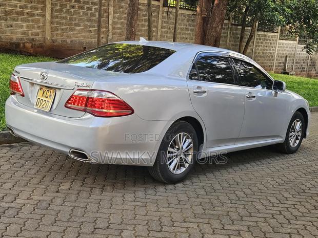Toyota Crown 2012 Silver