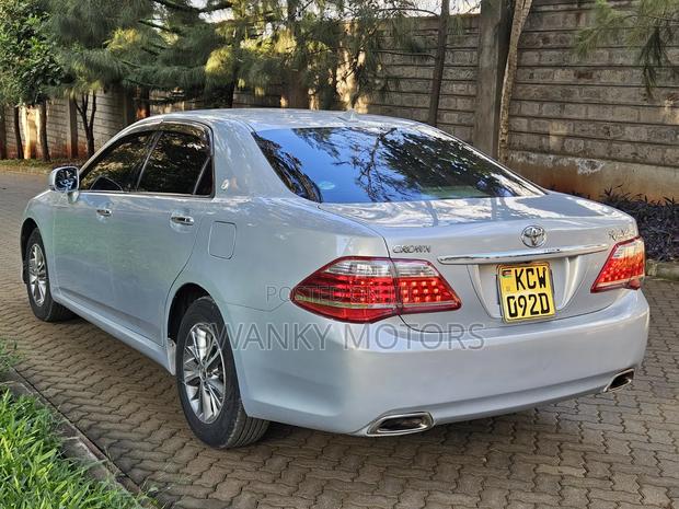 Toyota Crown 2012 Silver