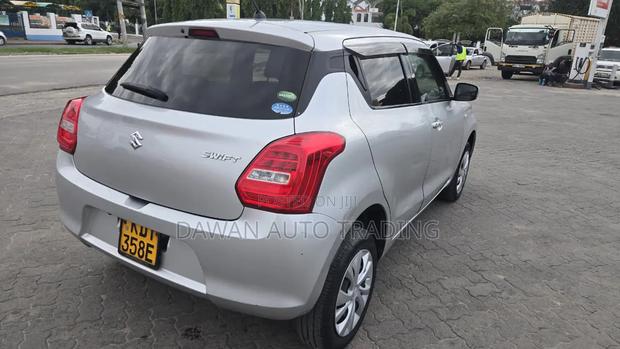 Suzuki Swift 2018 Silver