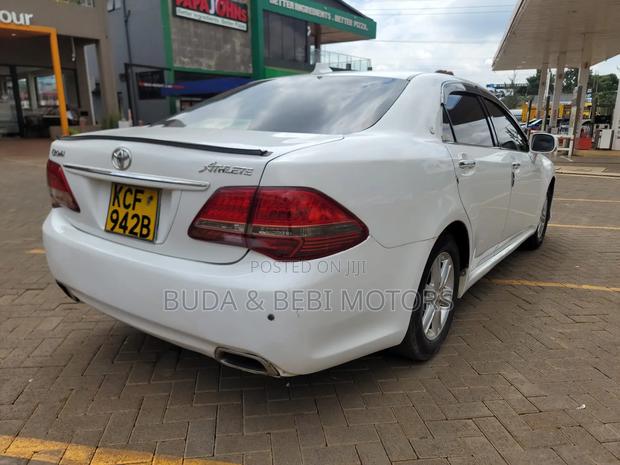 Toyota Crown 2009 White