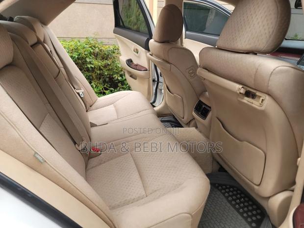 Toyota Crown 2009 White