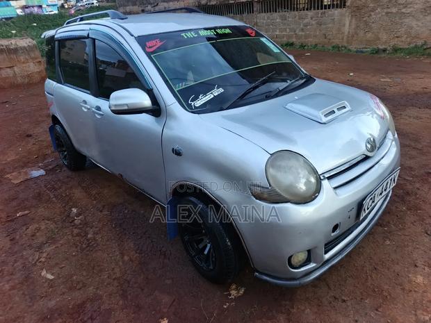 Toyota Sienta 1.5 FWD 2009 Silver