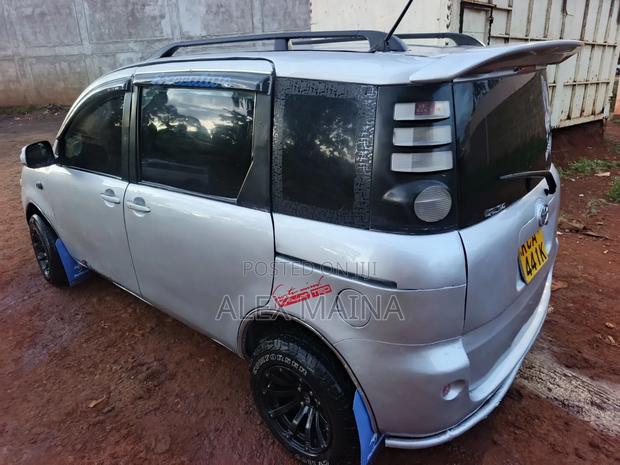 Toyota Sienta 1.5 FWD 2009 Silver