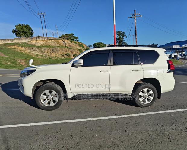Toyota Land Cruiser Prado 2018 White