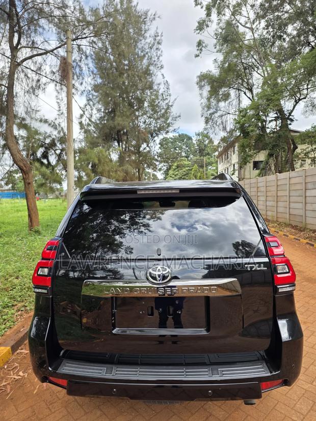 Toyota Land Cruiser Prado 2017 Black