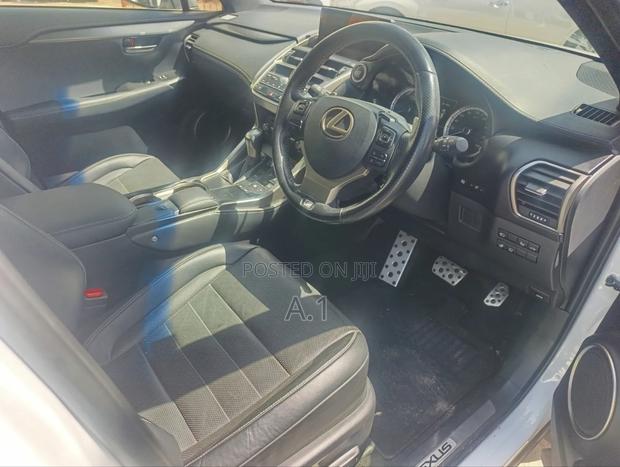 Lexus NX 300 FWD 2019 Pearl