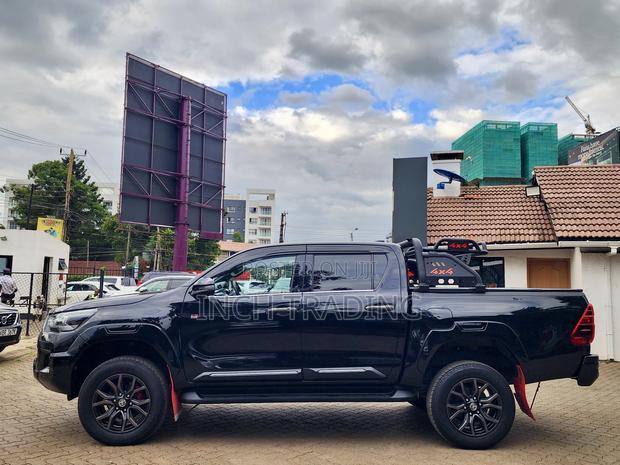 Toyota Hilux 2022 Black