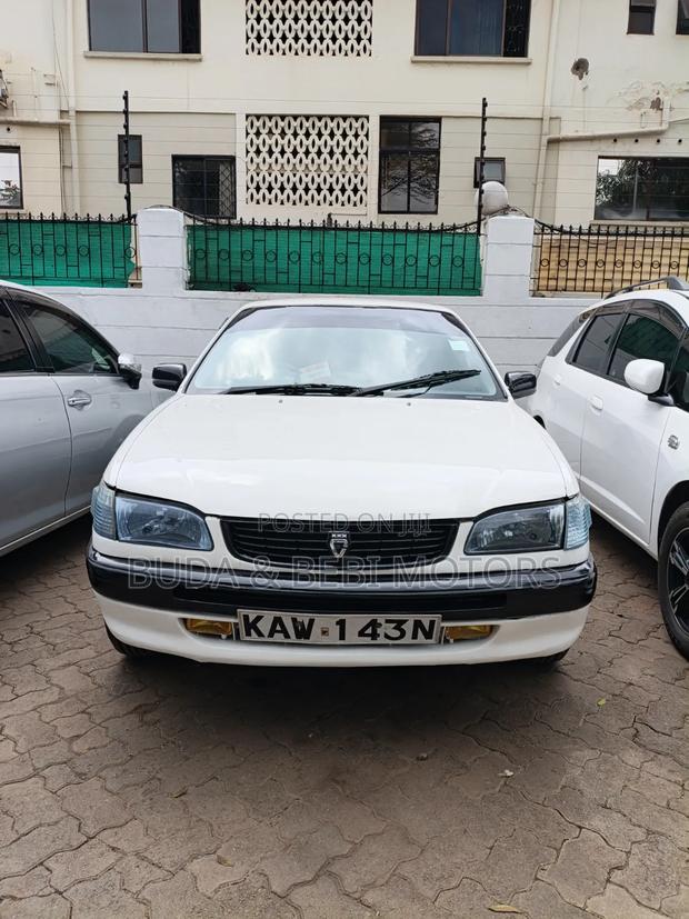 Toyota Corolla 1999 White