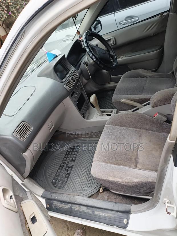 Toyota Corolla 1999 White