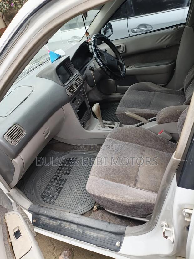 Toyota Corolla 1999 White