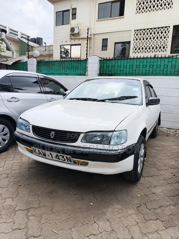 Toyota Corolla 1999 White