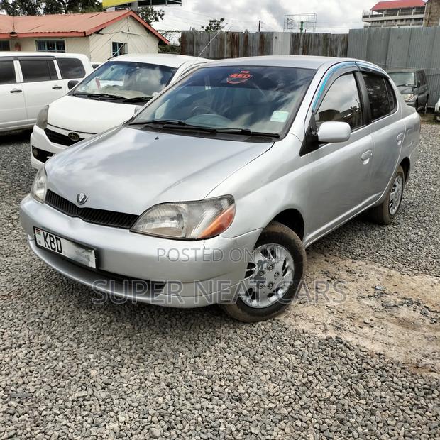 Toyota Platz 2001 Silver