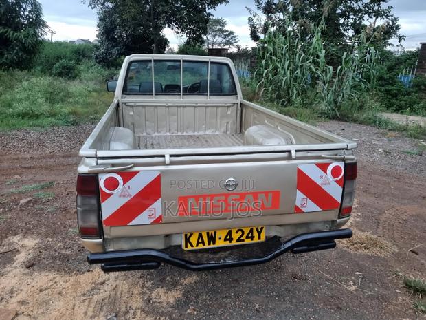 Nissan Hardbody 2000i 2006 Gold