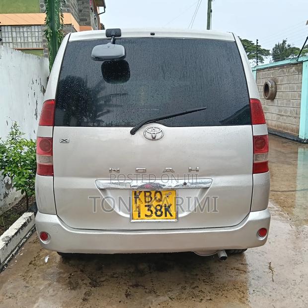 Toyota Noah 2005 Gold