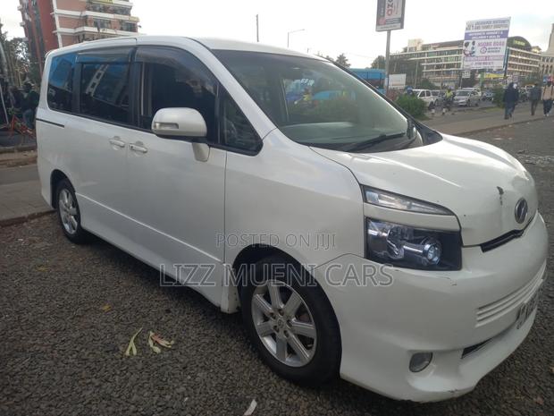 Toyota Voxy 2010 White