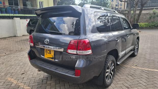 Toyota Land Cruiser 2008 Gray