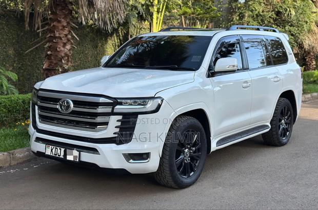 Toyota Land Cruiser 2015 White