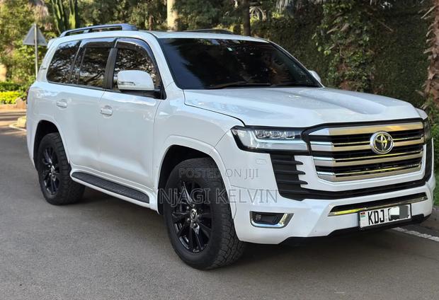 Toyota Land Cruiser 2015 White