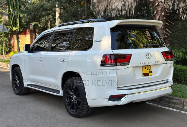 Toyota Land Cruiser 2015 White