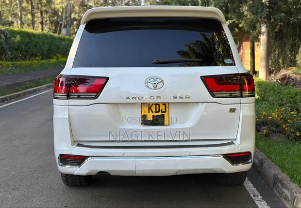 Toyota Land Cruiser 2015 White