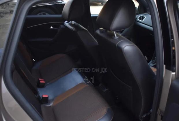 Volkswagen Polo 2019 Gold
