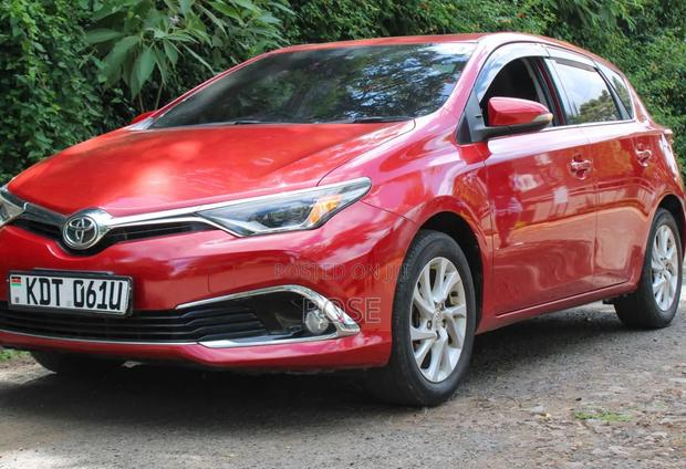 Toyota Auris 2016 Red