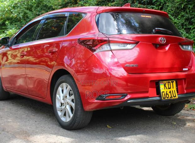 Toyota Auris 2016 Red