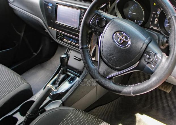Toyota Auris 2016 Red