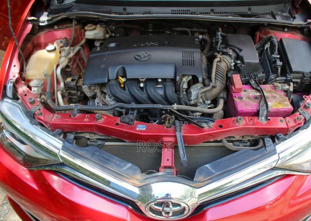 Toyota Auris 2016 Red