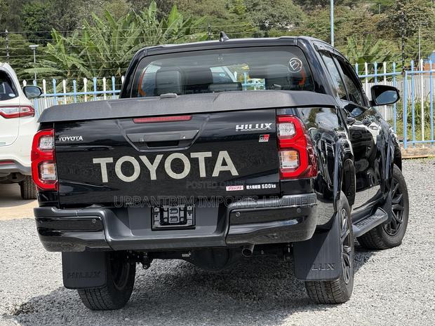 Toyota Hilux 2022 Black
